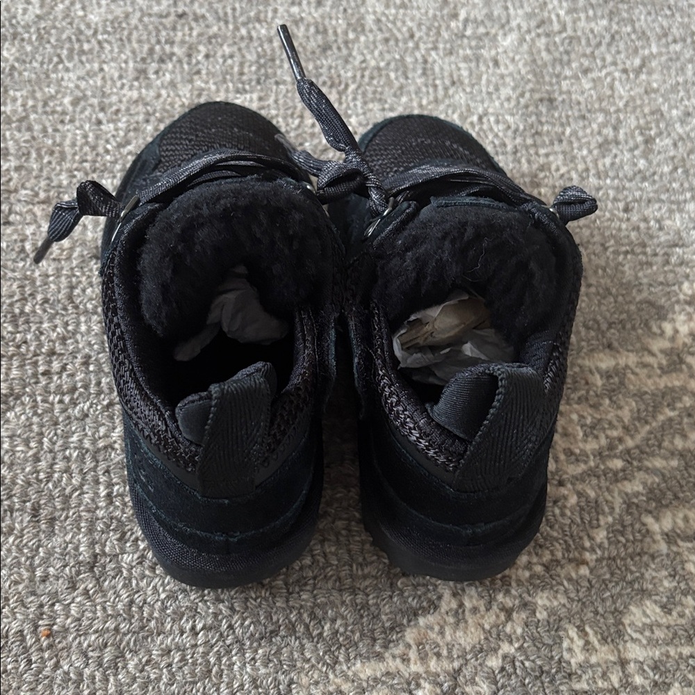 UGG Kids lowmel sneakers - kids size 10 - Picture 3 of 3